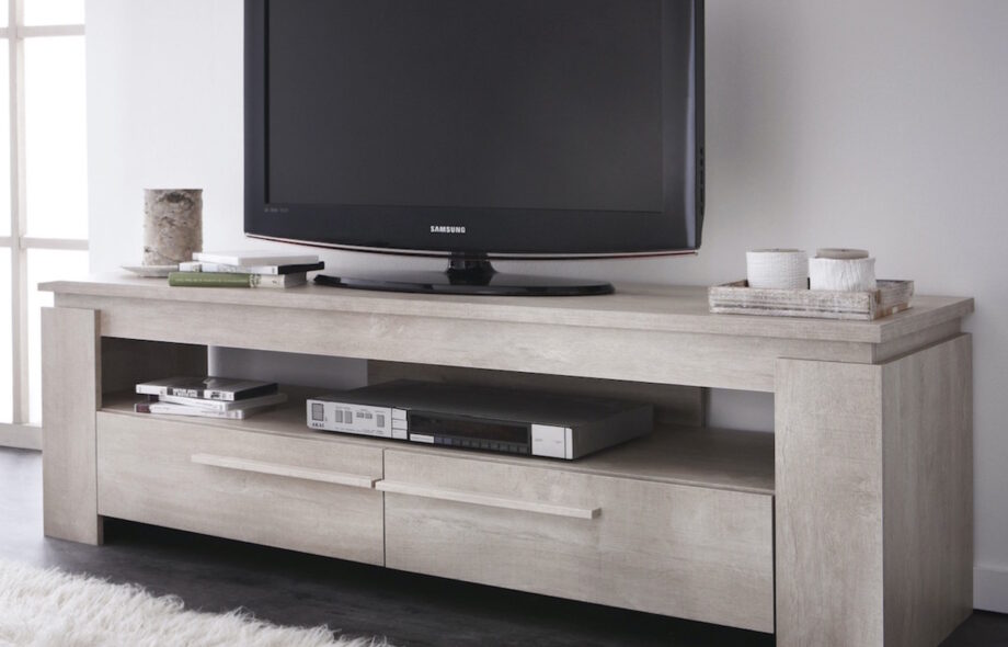 Prise électrique pour le meuble TV: conseils d’installation