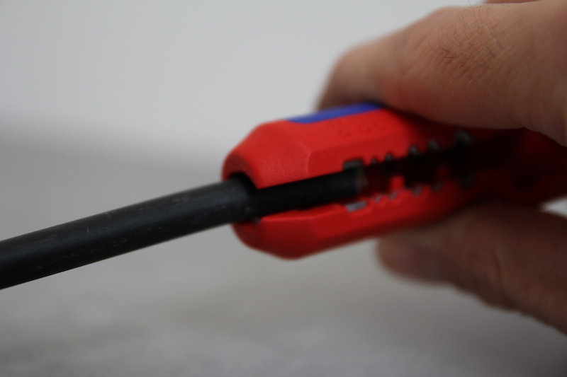 Pince dégainer automatique Knipex dénudage câble Ø4.4 7.5mm